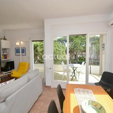Velas 2-2 Apartment